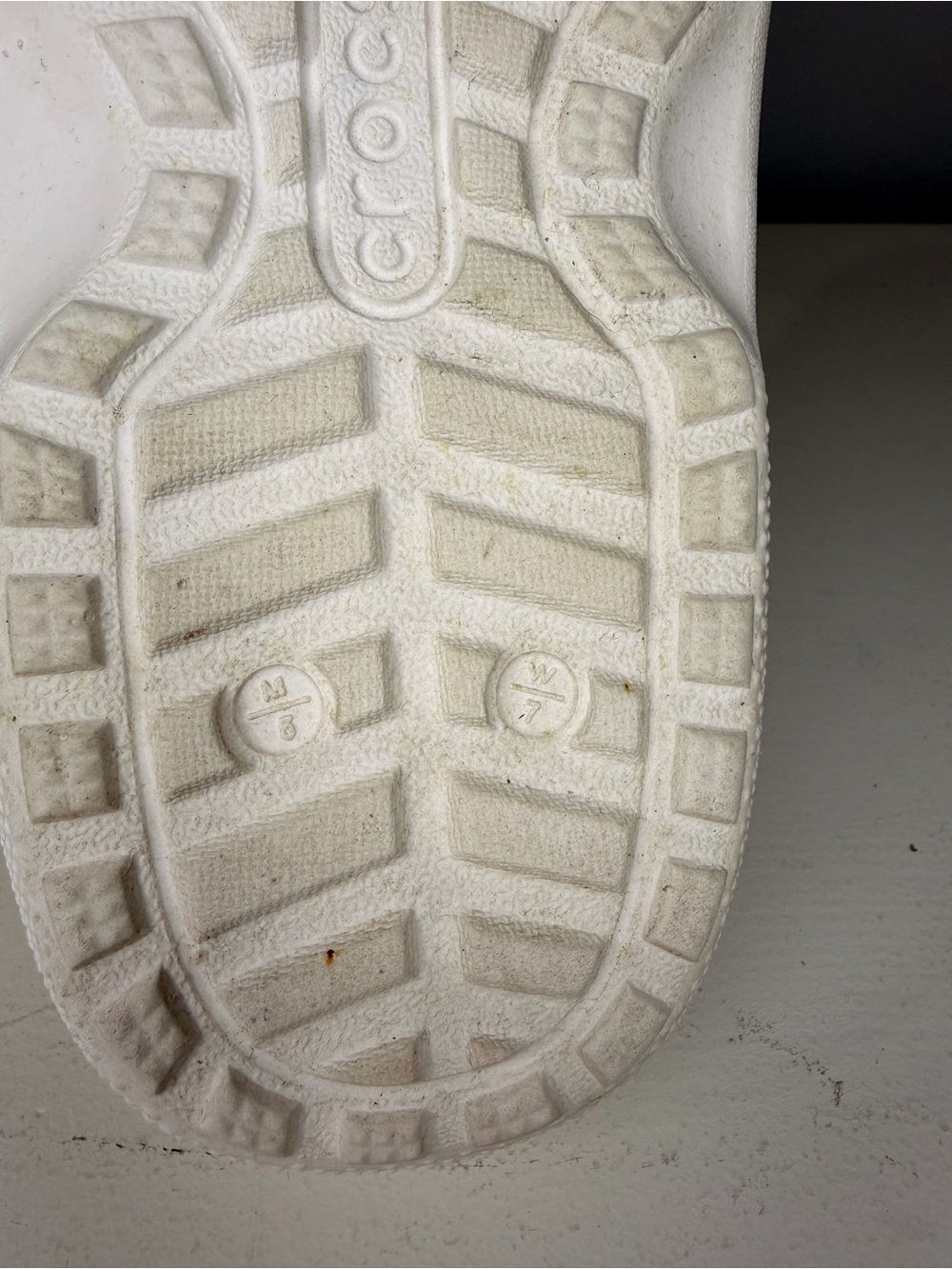 CROCS Classic Lined Clog in White with Gray Lining - Picture 4 of 4